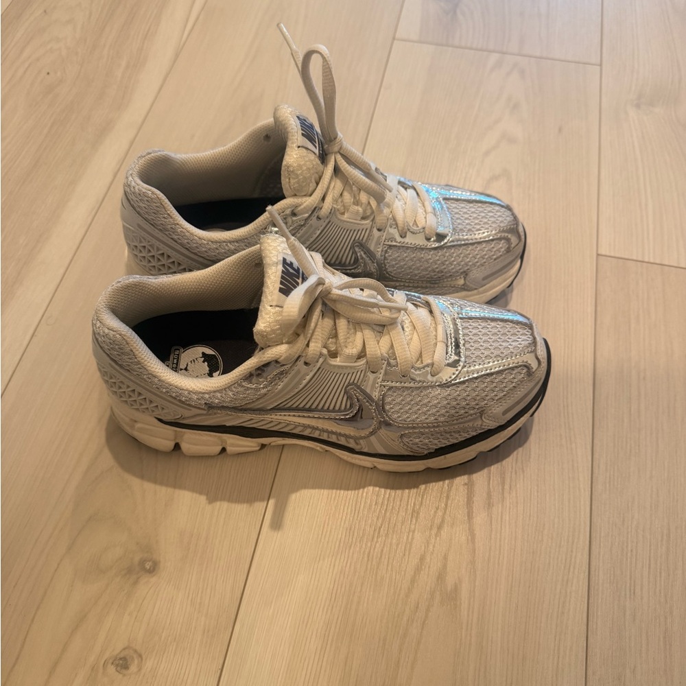 Women’s Nike Vomero 5
